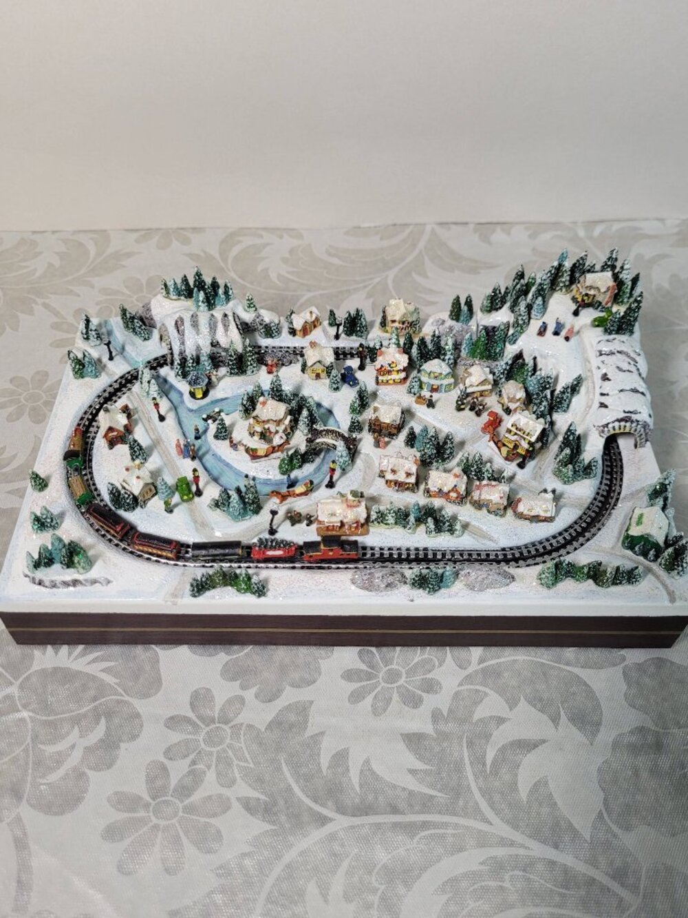 Thomas Kinkade Hawthorne Village Christmas Miniature "Christmas Crossig"
